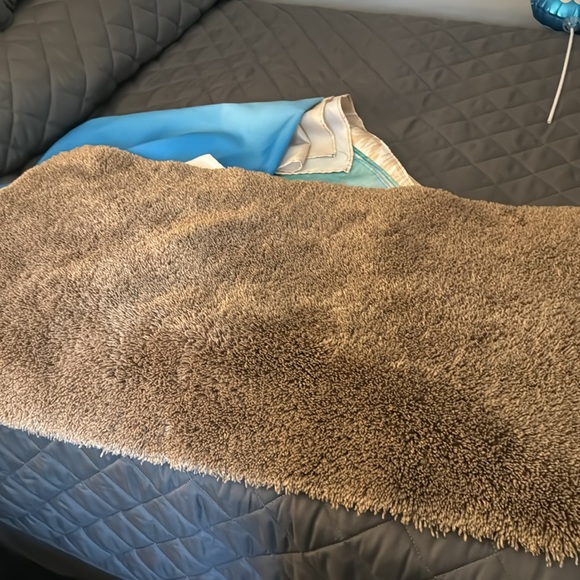 Beach waves bathroom shower/tub set, curtain, rug, liner and more - Picture 8 of 11